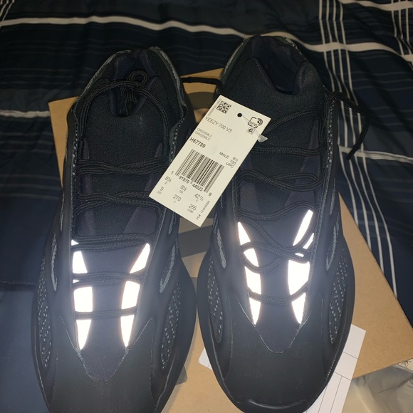 Yeezy Alvah Sneakers - Picture 3 of 4